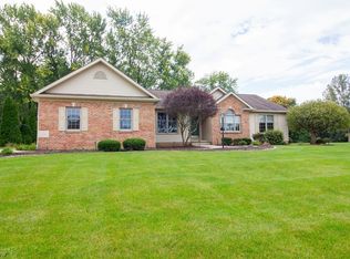 11 Jade Cir, Canfield, OH 44406