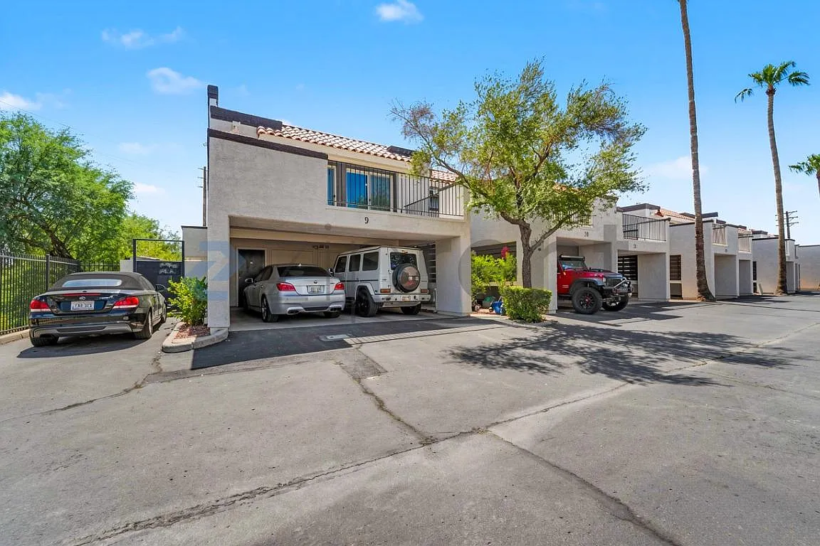 Scottsdale Villas — Photo 2
