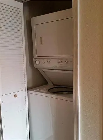 915 Decatur St #F — Photo 17