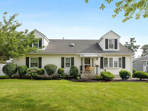 39 E Connecticut Ave, Somers Point, NJ 08244