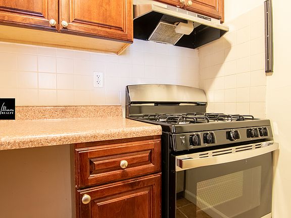 3rd image of 796 Sterling Pl #2I