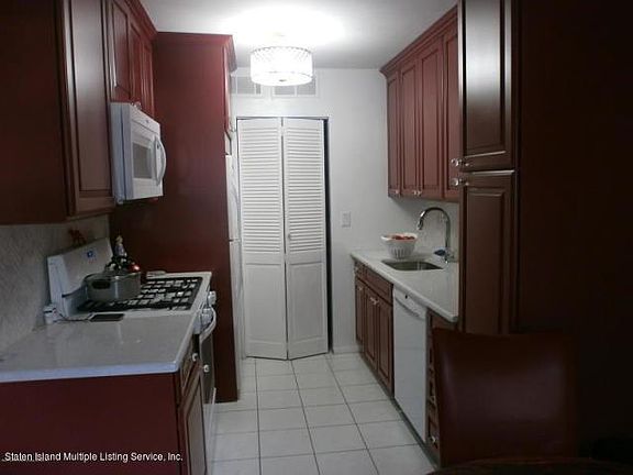 4th image of 23 Stone Ln #1