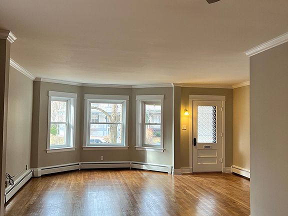 Living Room 19'x18'
