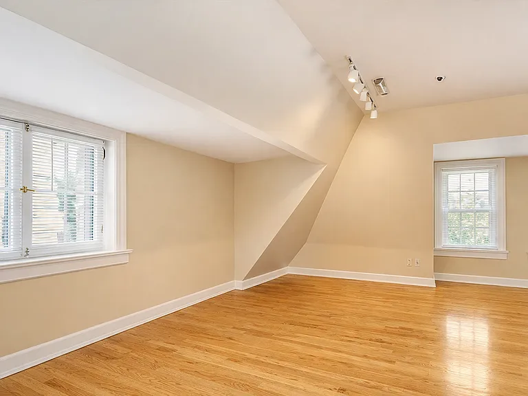 104 E 14th St #3 — Photo 5