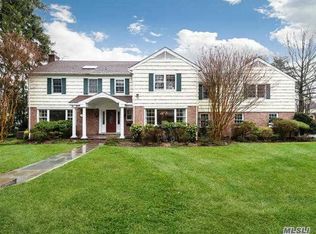 10 Cross Rd, Manhasset, NY 11030