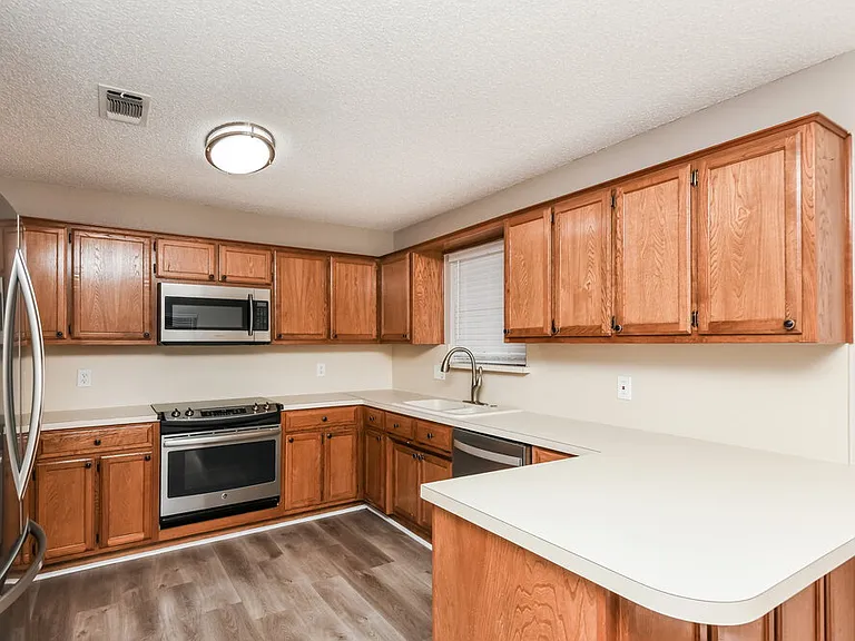 125 Camelot Dr — Photo 7
