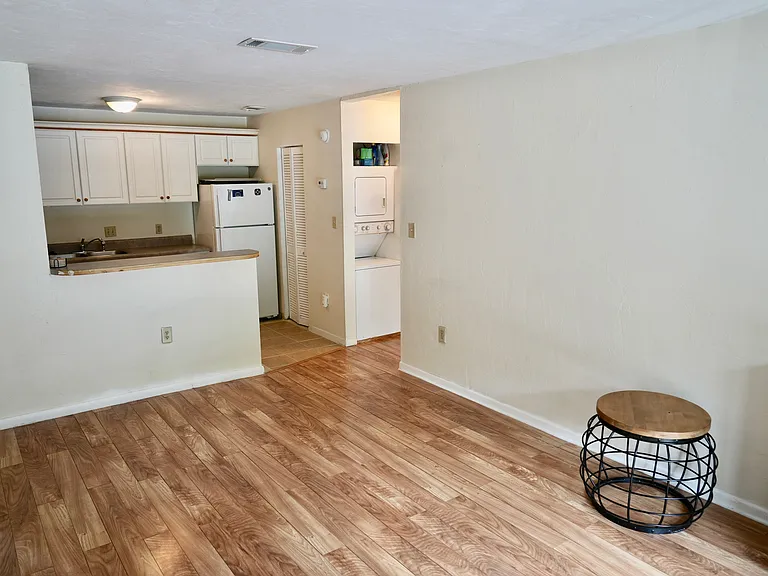 1035 SW 9th St #H21 — Photo 2
