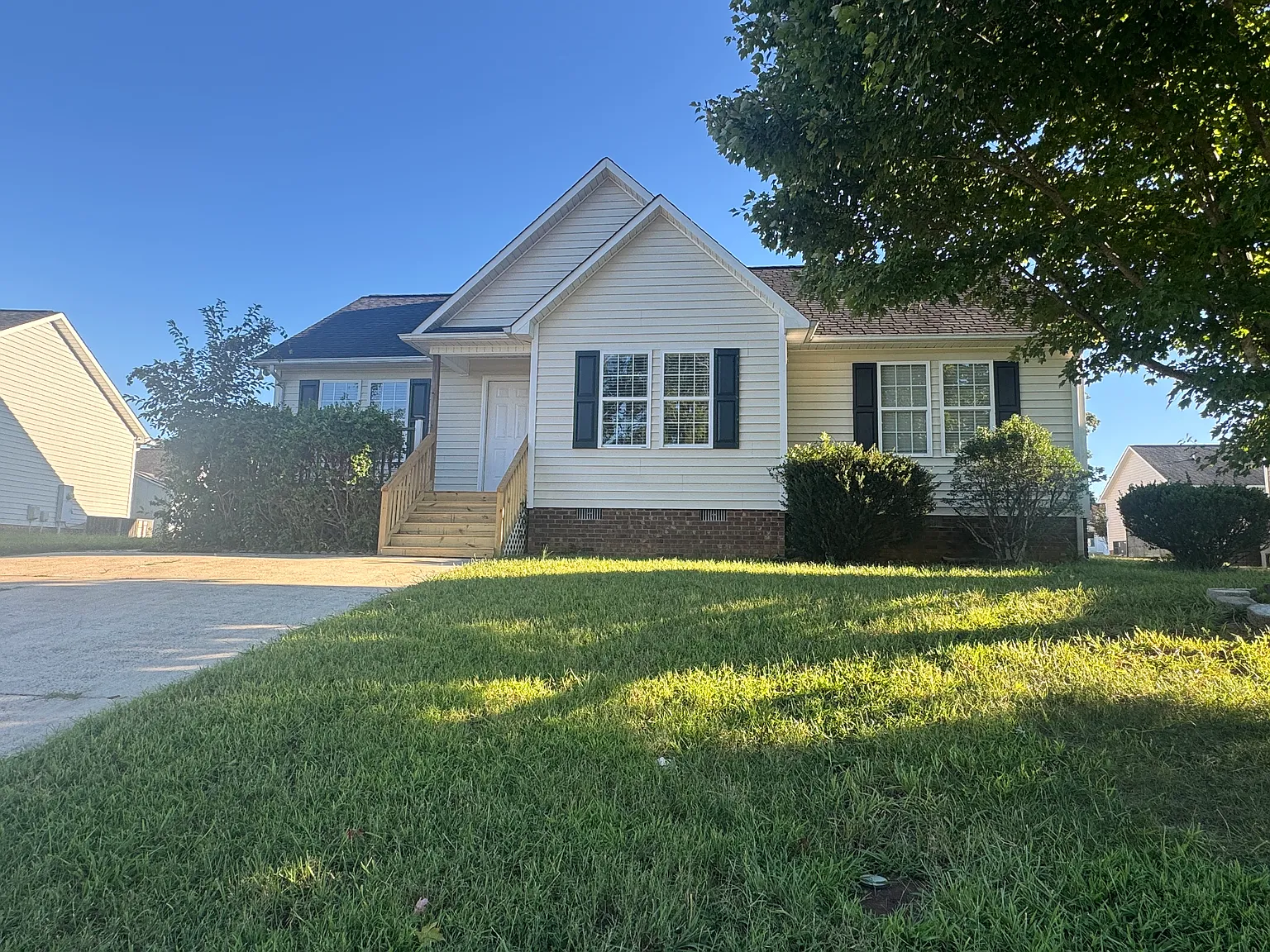 3 bed, 2.0 bath, 1176 sqft, $1,750 — Photo 2
