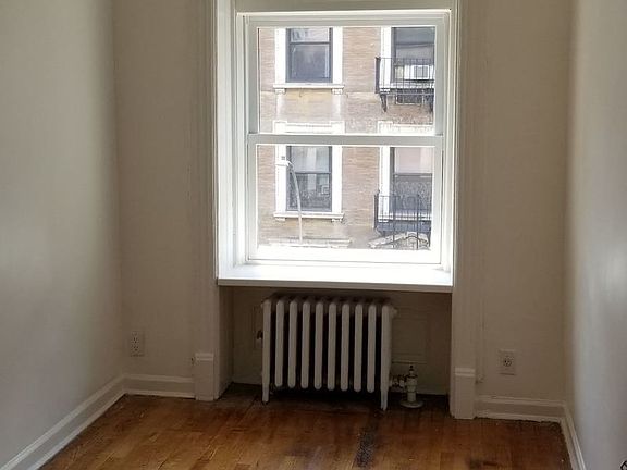 3rd image of 331 W 85th St #A4