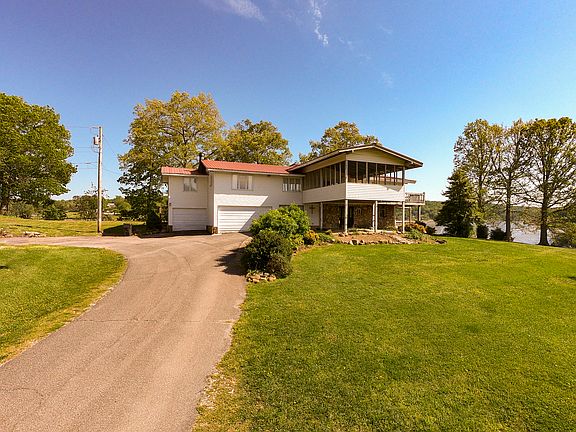 2nd image of 436 Center Dr