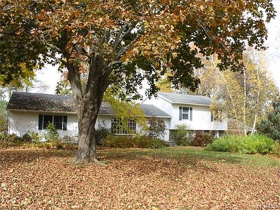 Wonderfully sited to afford one privacy and superb pastoral views.