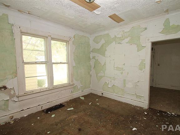 4th image of 1533 S Westmoreland Ave
