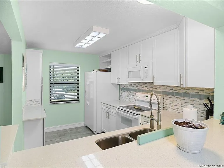S Ocean Dr — Photo 8