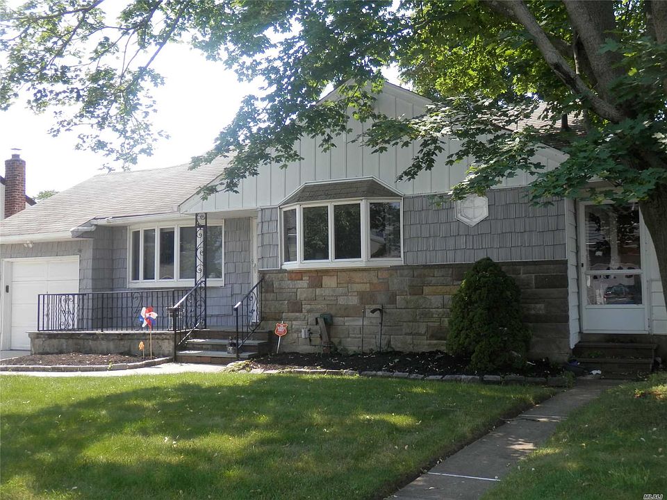 1st image of 24 Mohawk Dr
