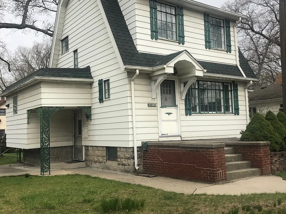 1214 McLean Ave