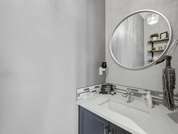 4th image of 23 N Vanveller Way