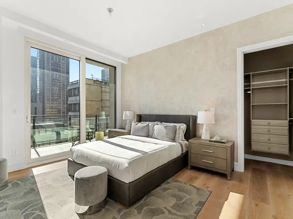 305 East 61st Street image 6 of 11