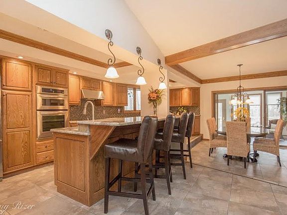 3rd image of 7785 Cliffview Dr