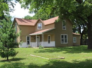 1123 W Locust St, Bolivar, MO 65613