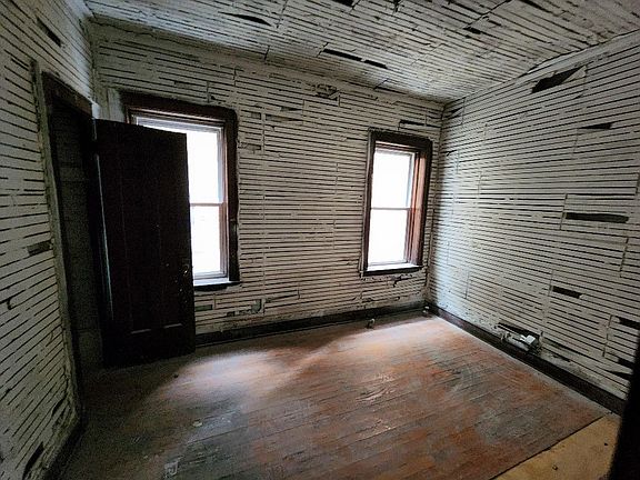 3rd image of 1407 N Leclaire Ave