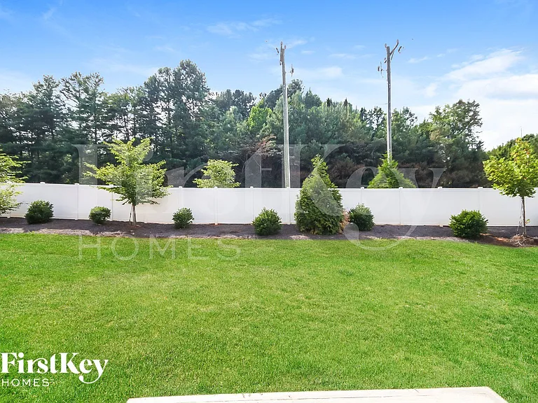9018 Evans Woods Dr — Photo 15