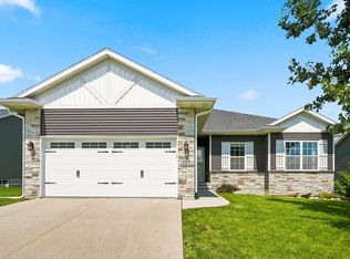 1109 Algonquin Dr, Cedar Falls, IA 50613