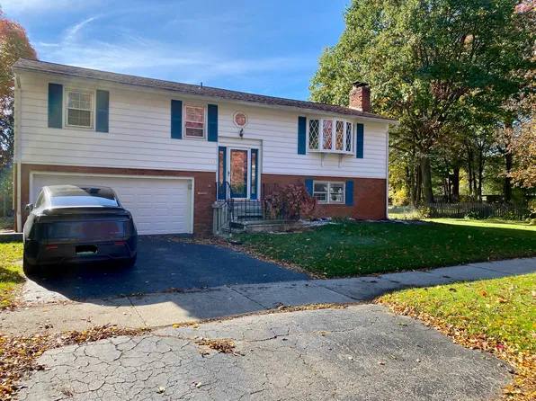 121 Lopes Ave, Burlington, VT 05408