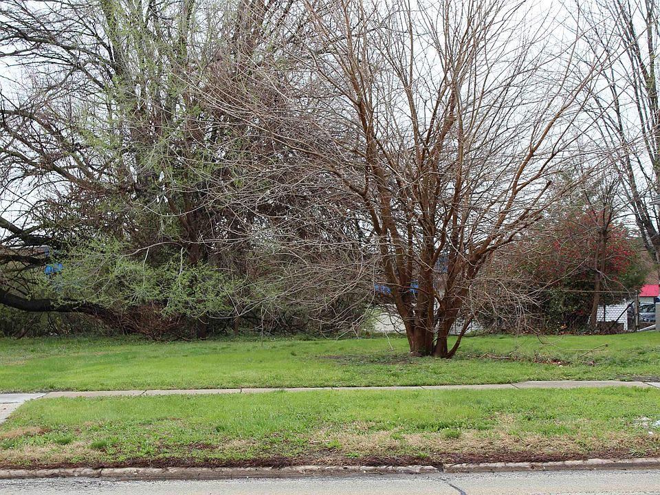 1st image of 411 W Carpenter St
