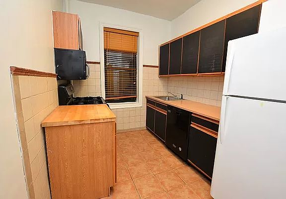 4th image of 4342 45th St APT 3L
