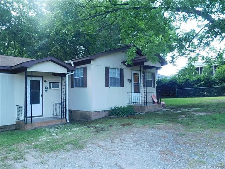 208 W Chestnut St — Photo 14