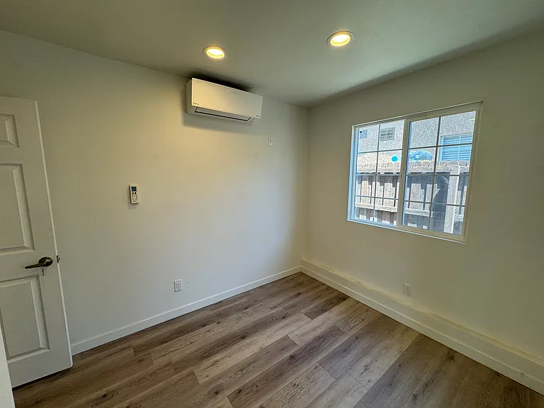 11430 Haskell Ave — Photo 9
