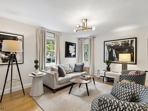 5th image of 24 Iris Rd