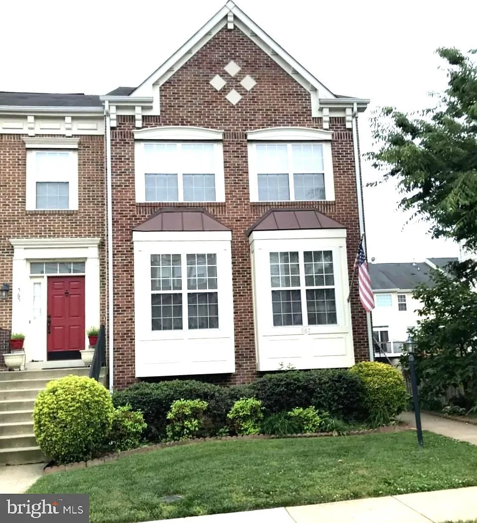 3 bed, 4.0 bath, 2520 sqft, $2,850 — Photo 1