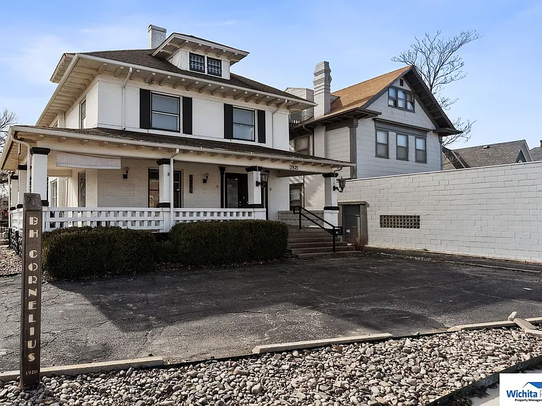 2925 E. Douglas — Photo 15