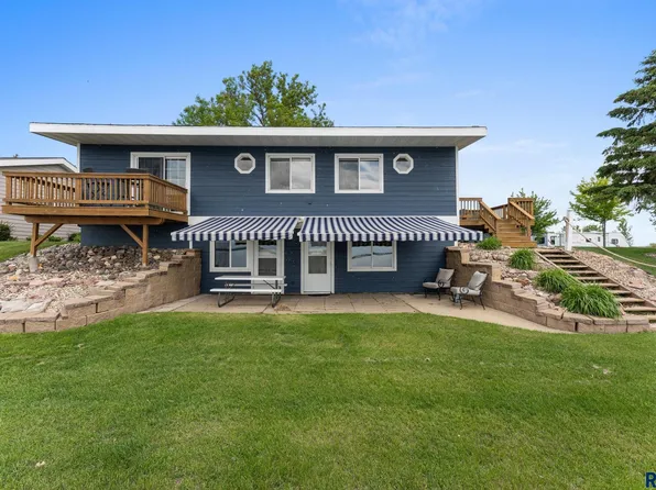 374 W Lake Dr, Lake Norden, SD 57248