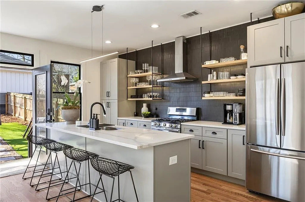 3 bed, 2.5 bath, 1608 sqft, $3,300 — Photo 4