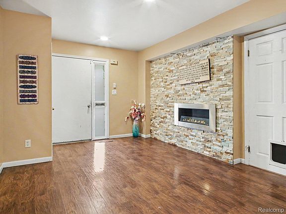 4th image of 428 Carrie Dr