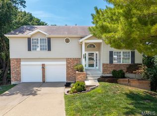 5929 Woodbrook Dr, Saint Louis, MO 63129