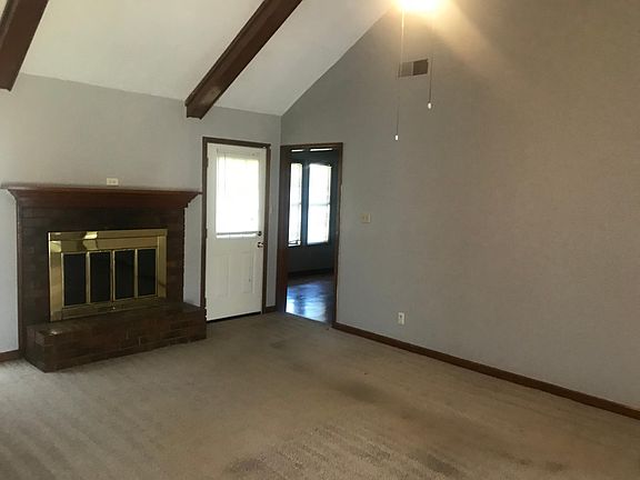 4th image of 7364 Hollorn Ln