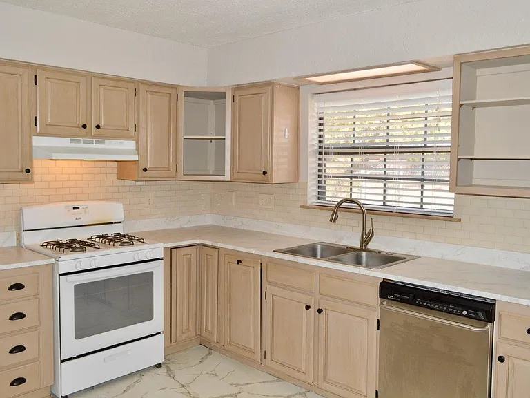 2948 Durango Dr — Photo 6