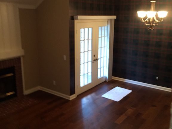 2nd image of 921 W Parkway Dr