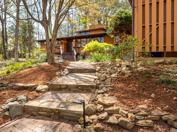 902 Kings Mill Rd, Chapel Hill, NC 27517