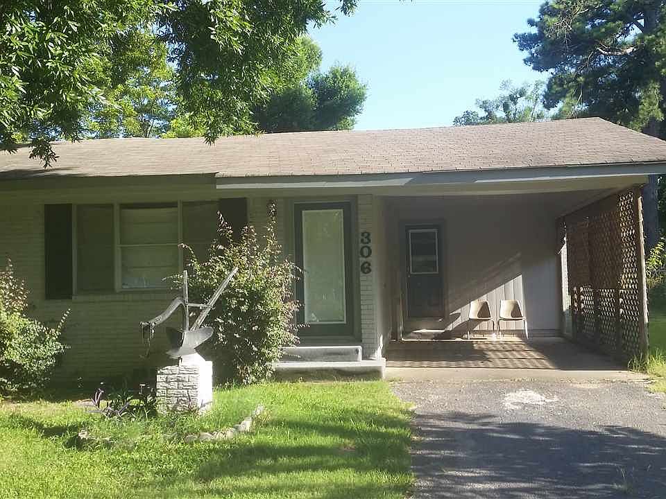 2nd image of 306 Shamrock Dr