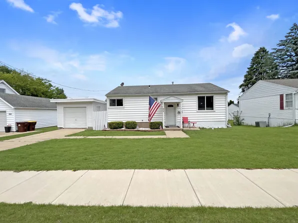 858 W Cleveland St, Freeport, IL 61032