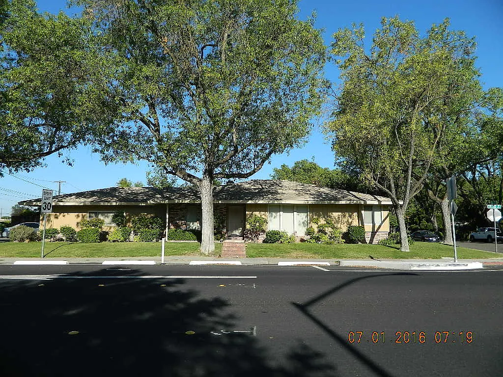 717 College Ave photo 1