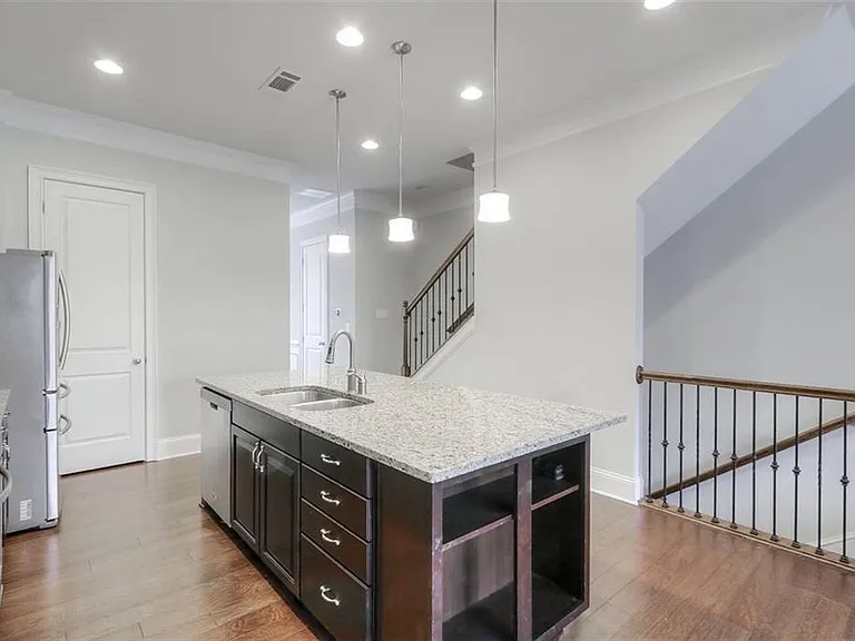 453 Alderwood St — Photo 9