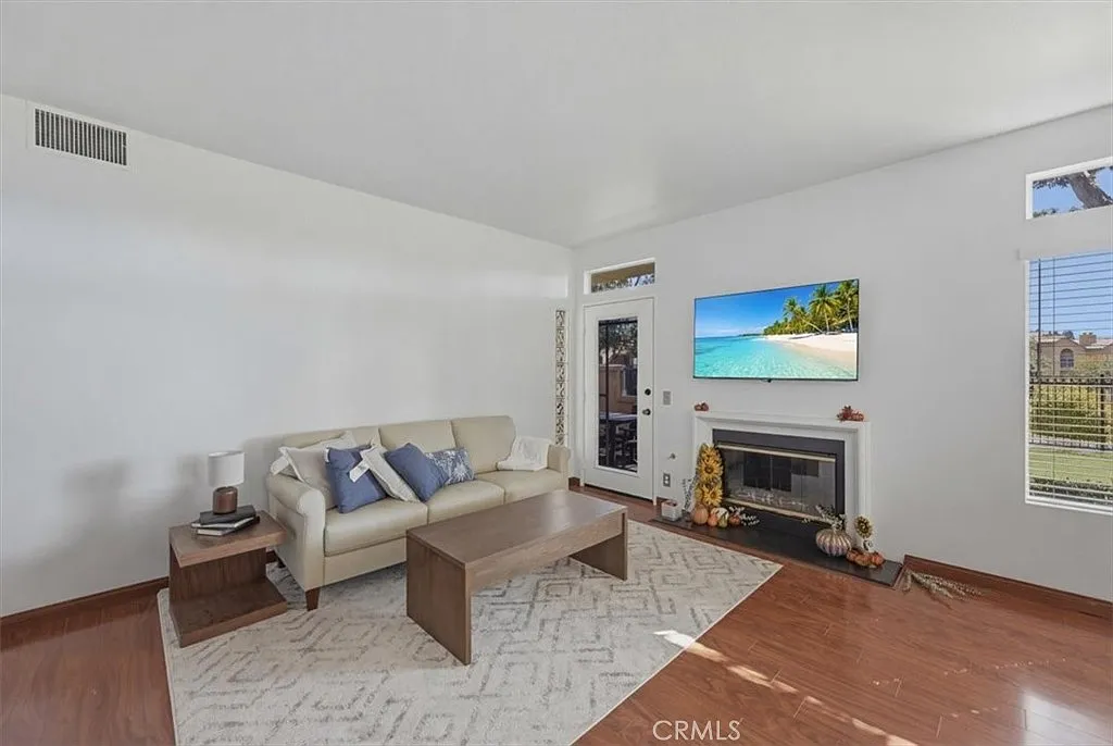 2 bed, 1019 sqft, $3,800 — Photo 4