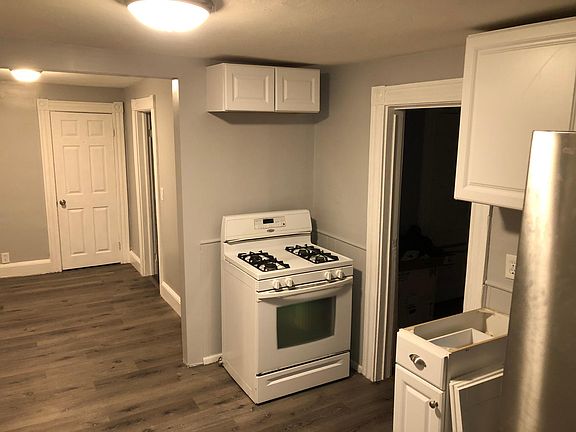2nd image of 272 Oak St #2