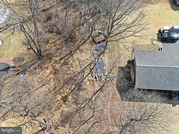 2nd image of 1185 Custer Dr