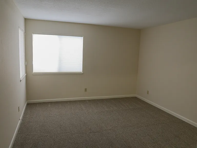 33941 Milton St — Photo 15